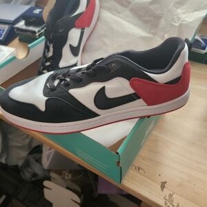 Nike SB Alleyoop Sz.11 Brand New In Box